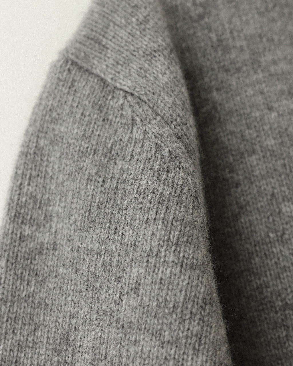 Loretta Essencial Geelong Wool V-Neck Jumper, Grey