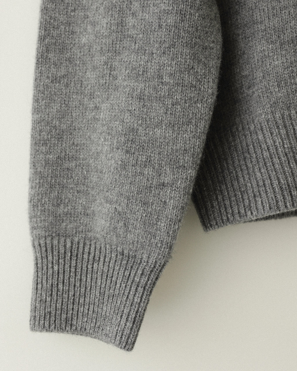 Loretta Essencial Geelong Wool V-Neck Jumper, Grey
