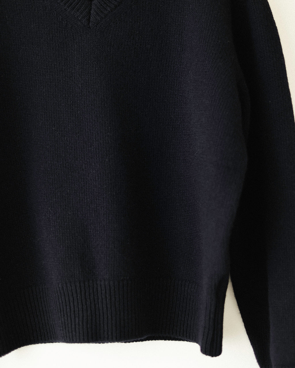 Loretta Essencial Geelong Wool V-Neck Jumper, Dark Blue Night