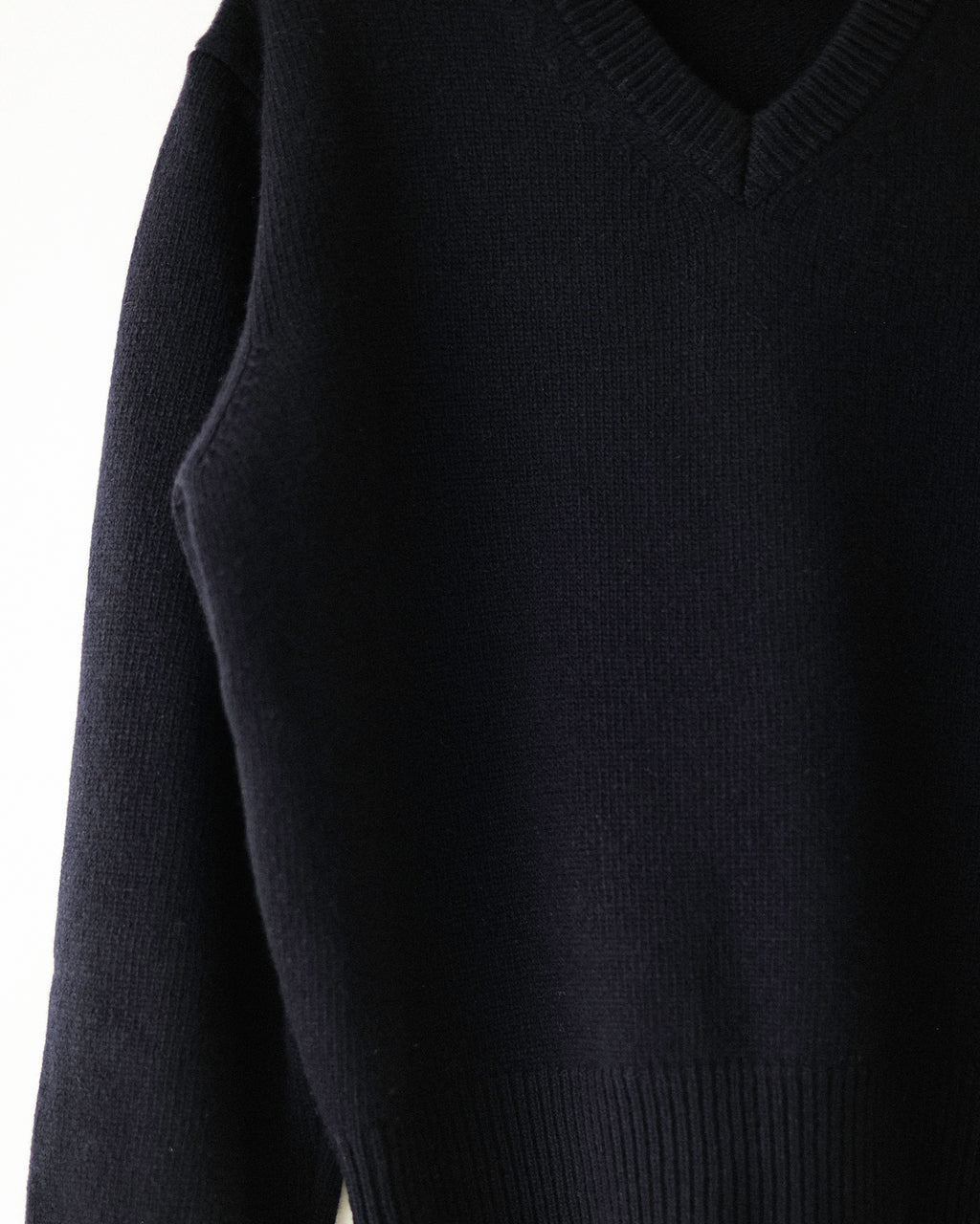 Loretta Essencial Geelong Wool V-Neck Jumper, Dark Blue Night
