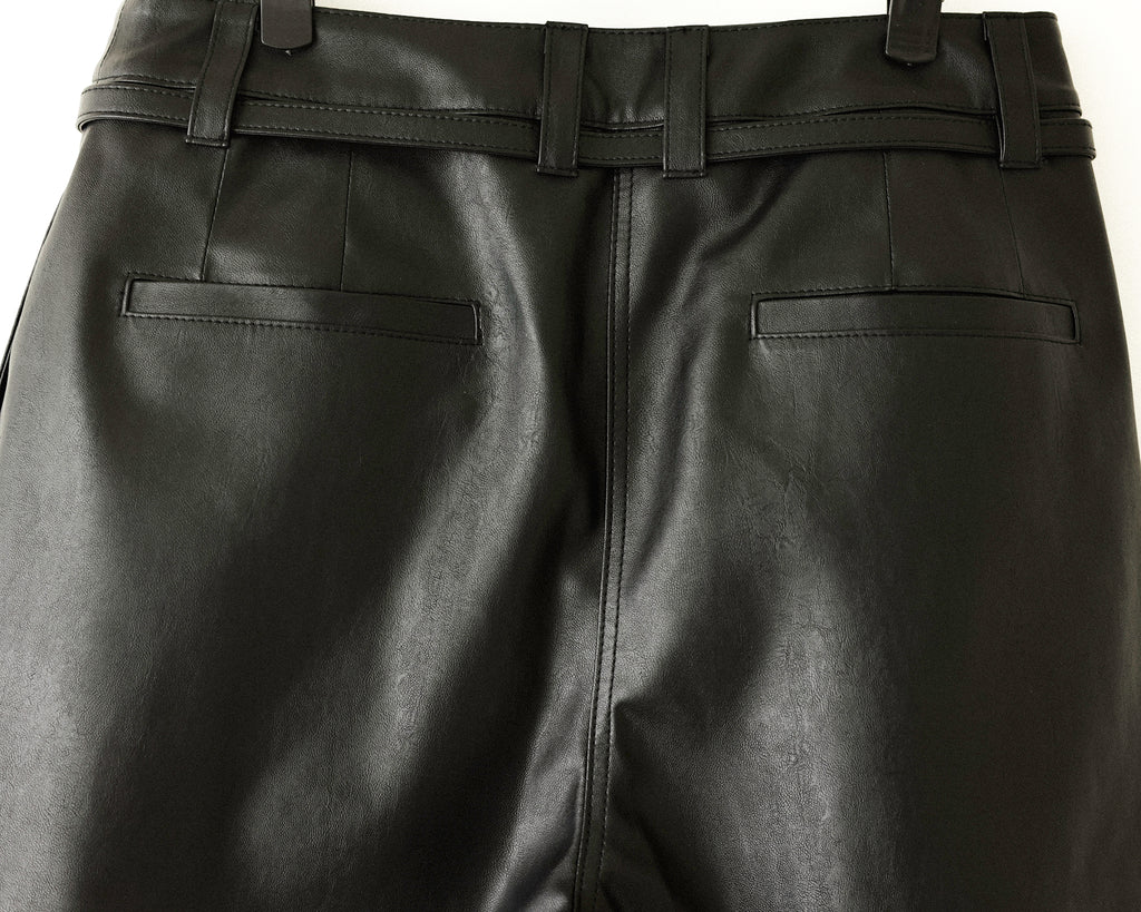 シン・シティ フェイクレザー バミューダショーツ マットブラック