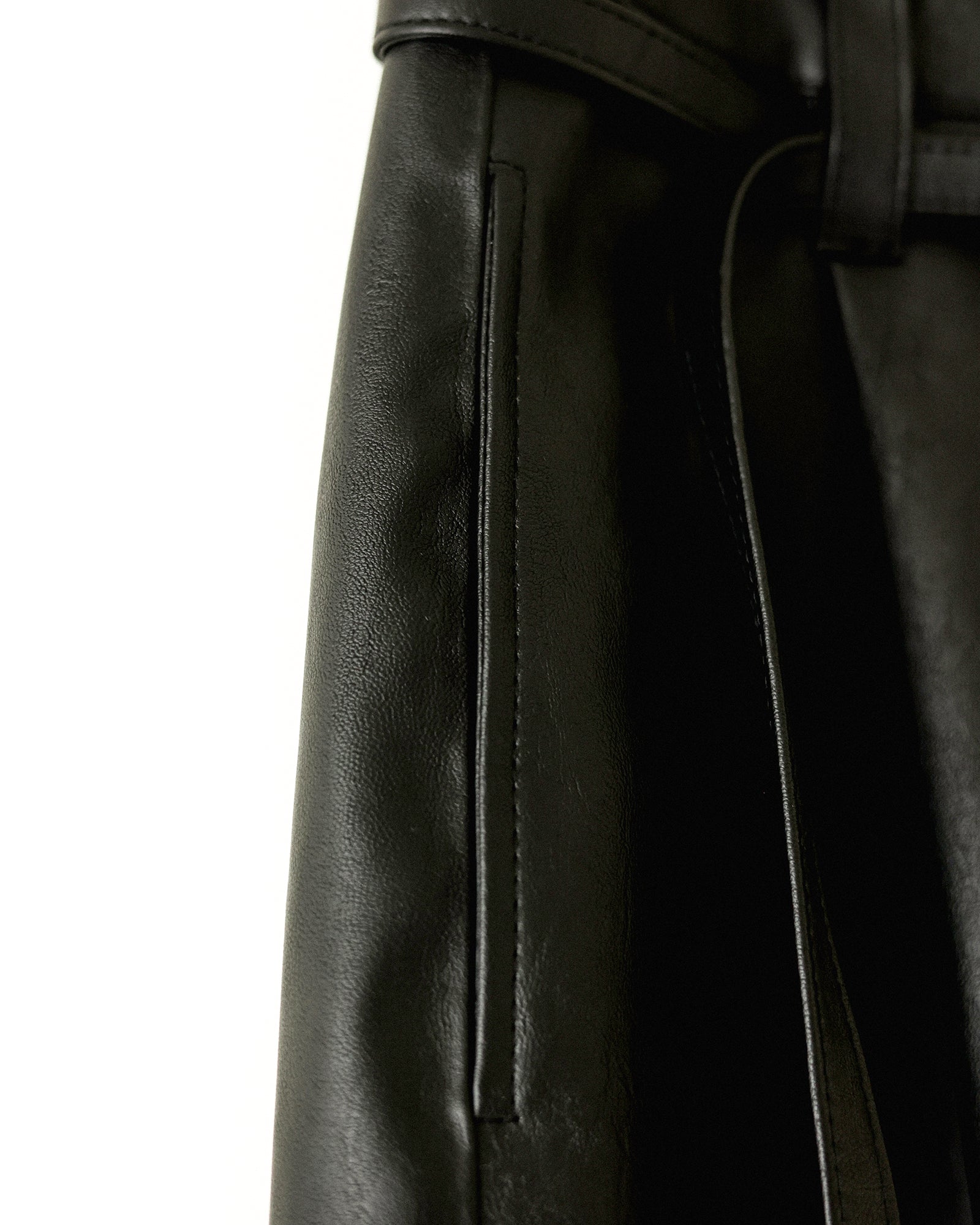 シン・シティ フェイクレザー バミューダショーツ マットブラック