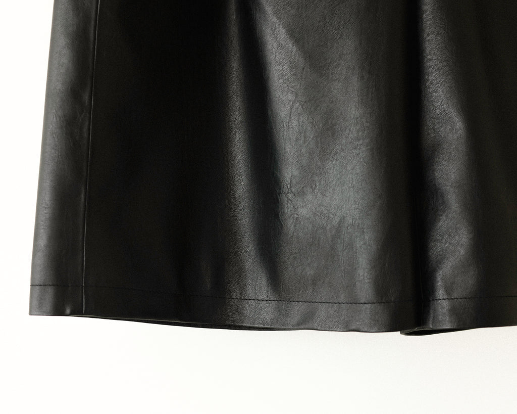 シン・シティ フェイクレザー バミューダショーツ マットブラック