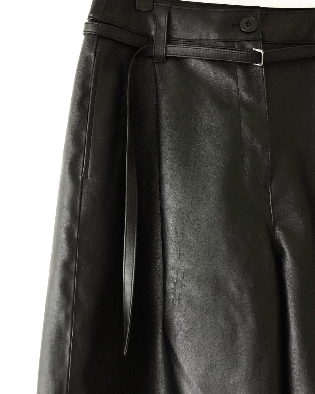 シン・シティ フェイクレザー バミューダショーツ マットブラック