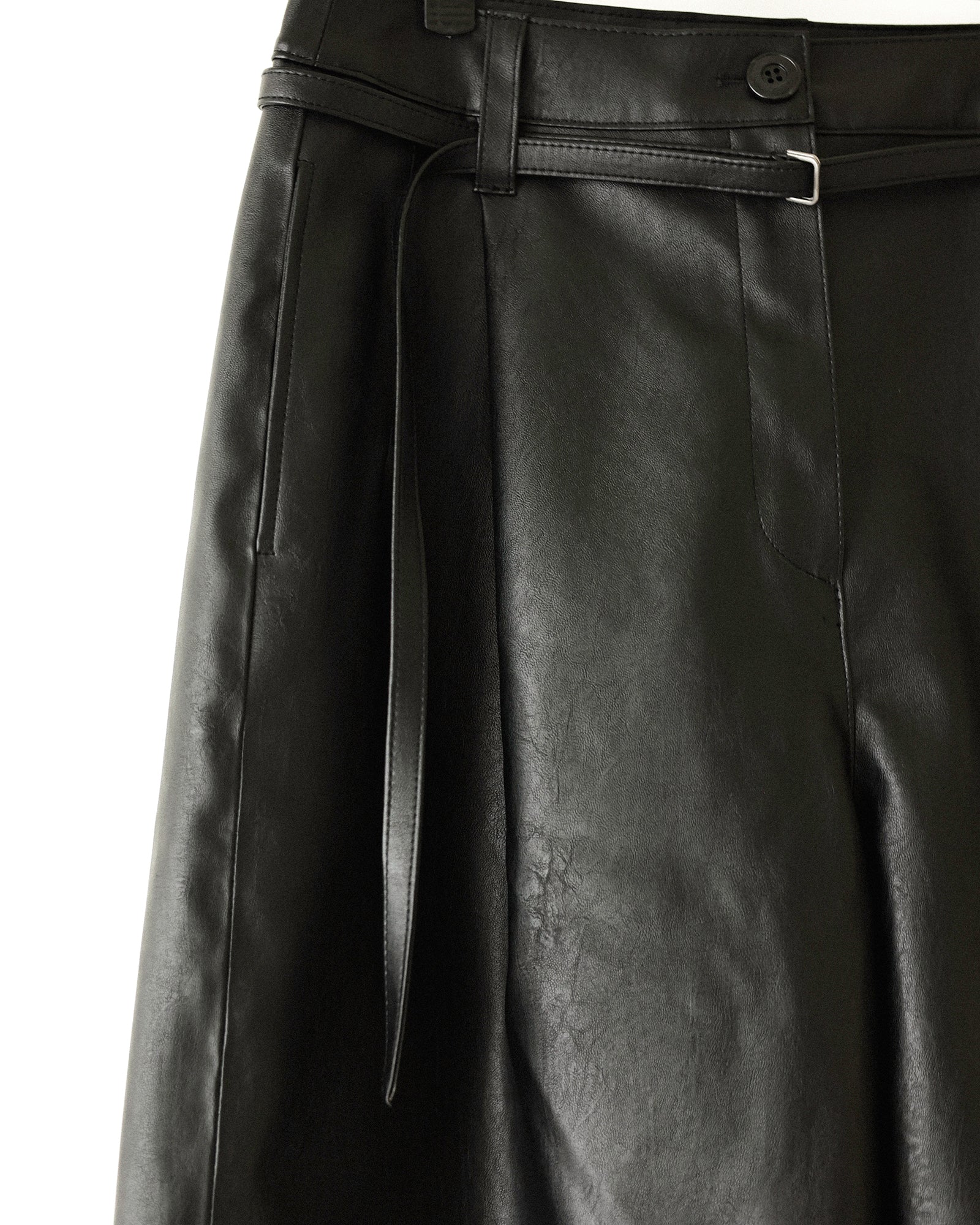 シン・シティ フェイクレザー バミューダショーツ マットブラック