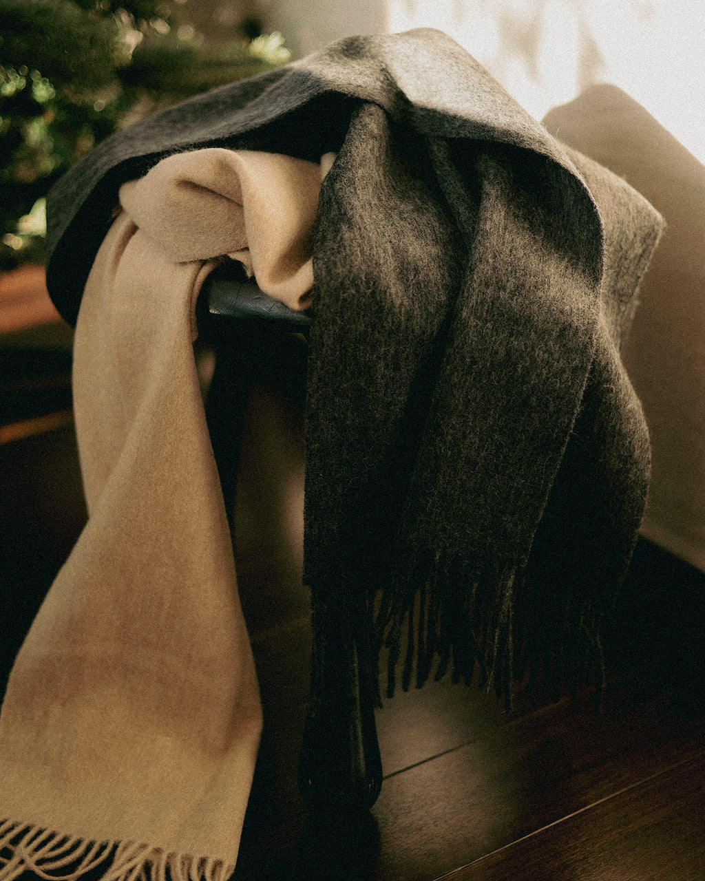 ローズ ピュアライトウールスカーフ、2色