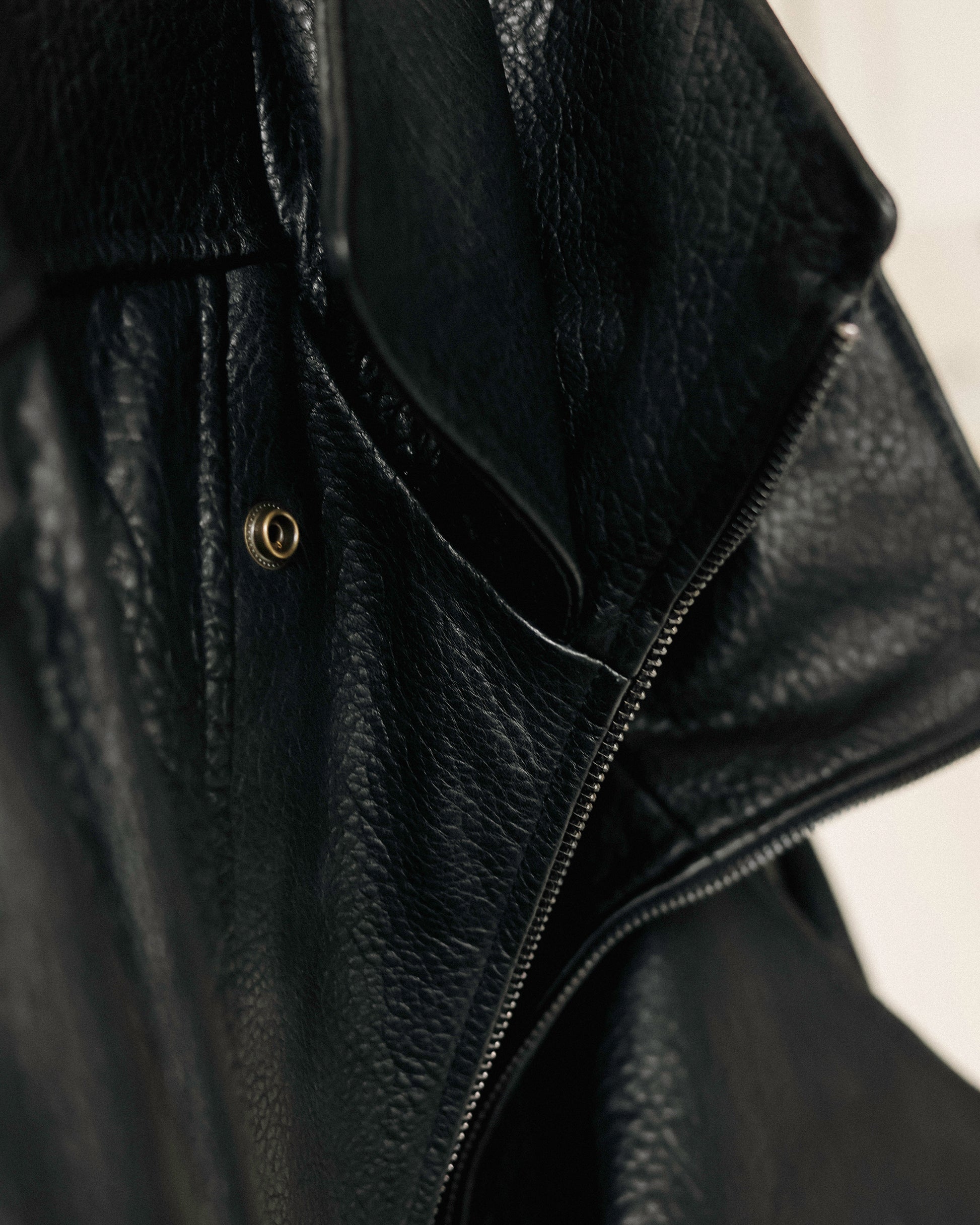 Italian Shrunken Forma Leather Jacket, Nero Pelle
