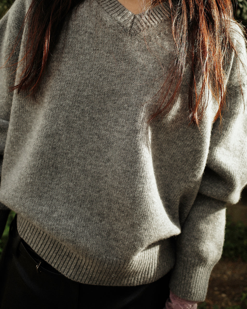 Loretta Essencial Geelong Wool V-Neck Jumper, Grey