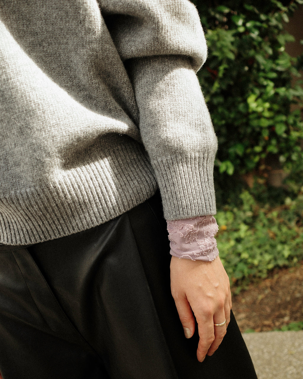 Loretta Essencial Geelong Wool V-Neck Jumper, Grey