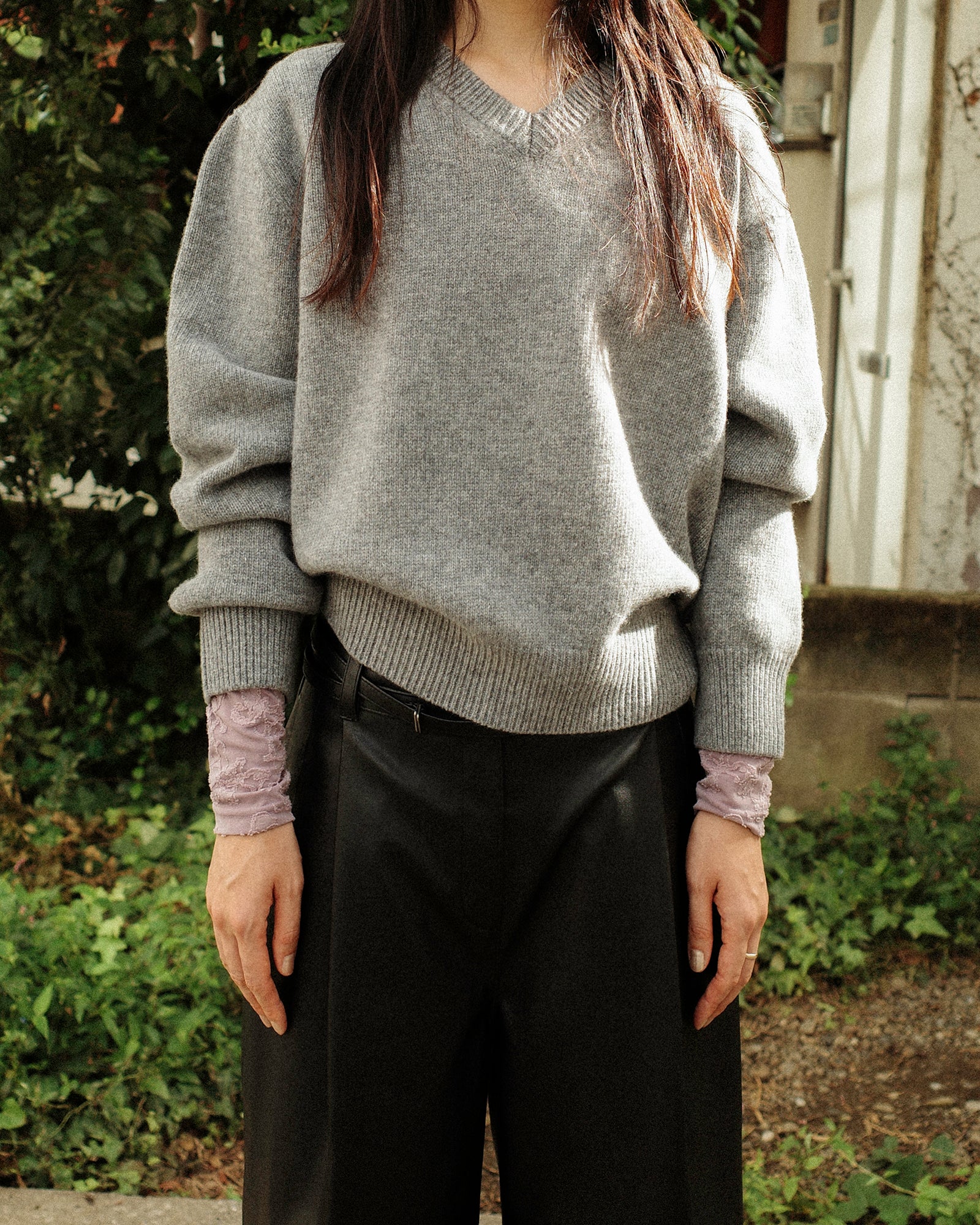 Loretta Essencial Geelong Wool V-Neck Jumper, Grey