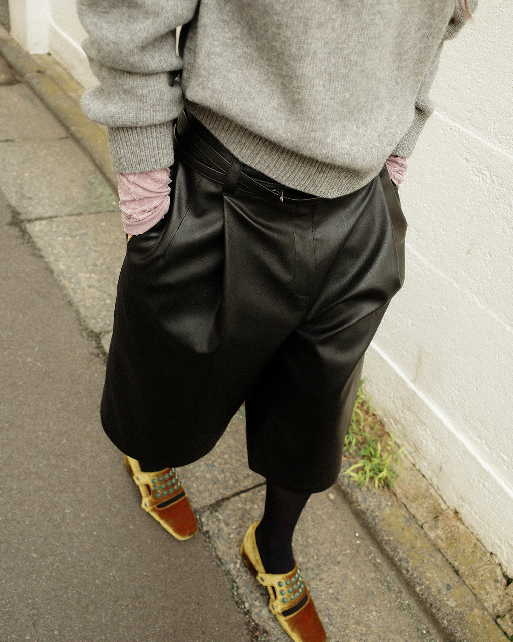 シン・シティ フェイクレザー バミューダショーツ マットブラック