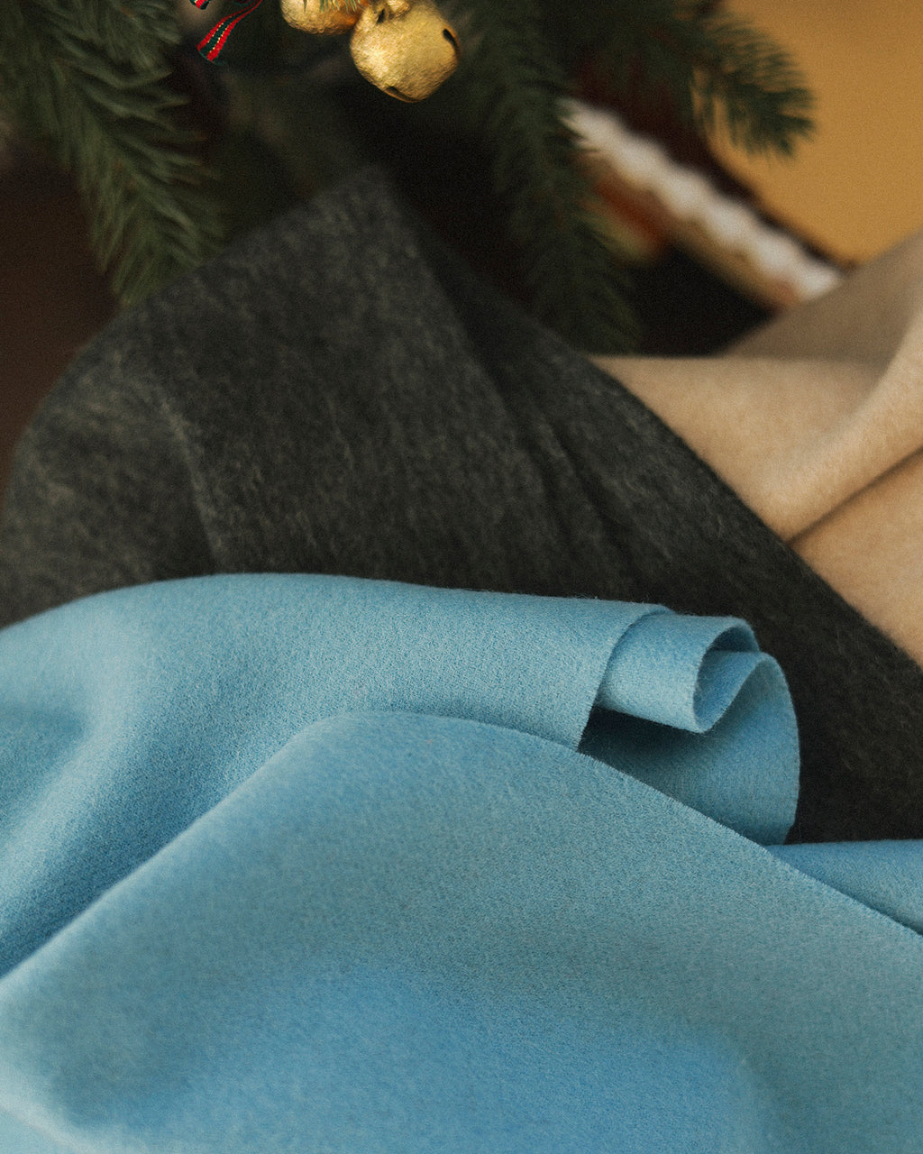 ローズ ピュアライトウールスカーフ、2色