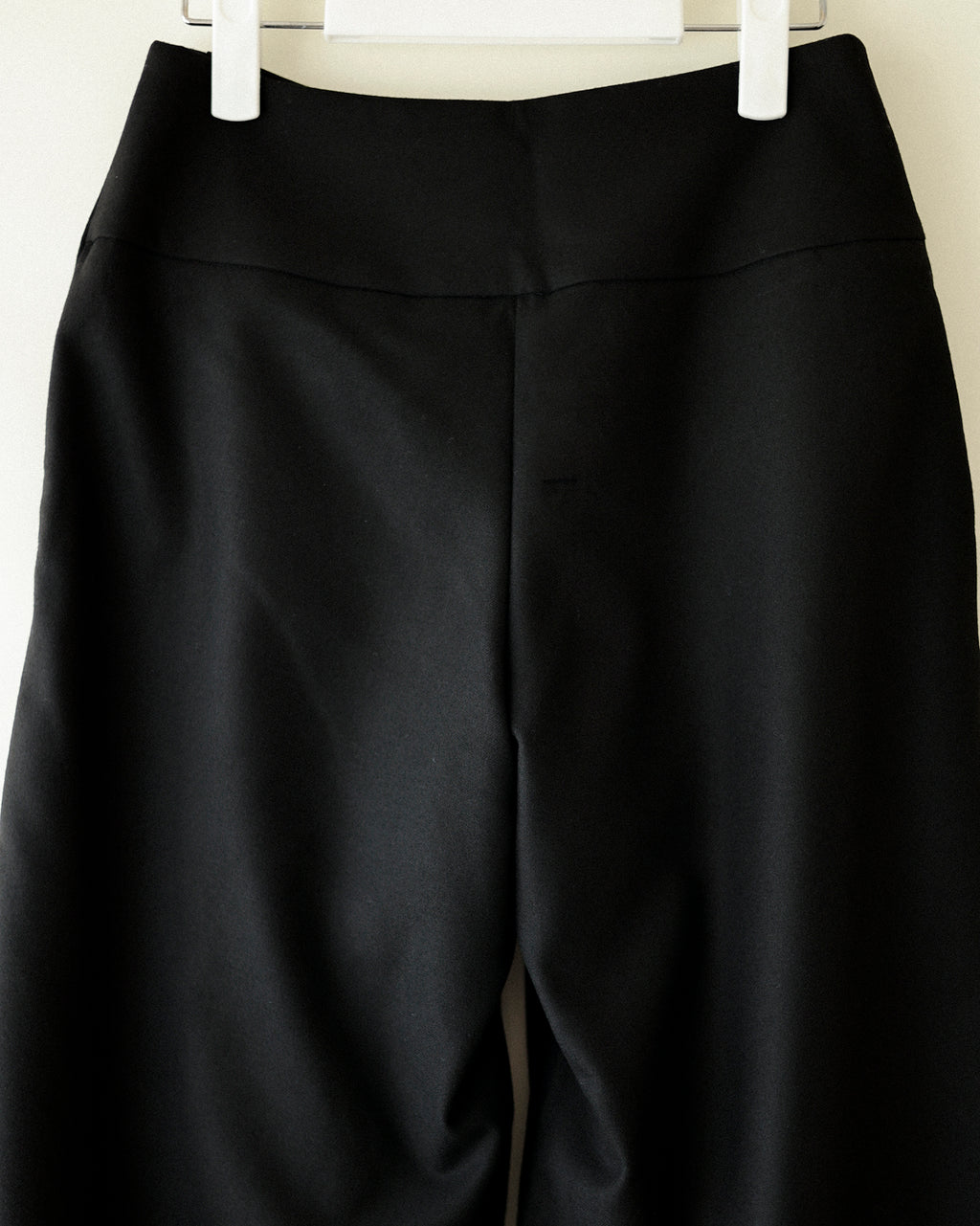 ハイ・ヌーン ストラクチャード ハーレム トラウザーズ、ブラック