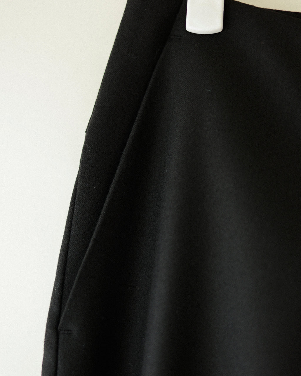 ハイ・ヌーン ストラクチャード ハーレム トラウザーズ、ブラック