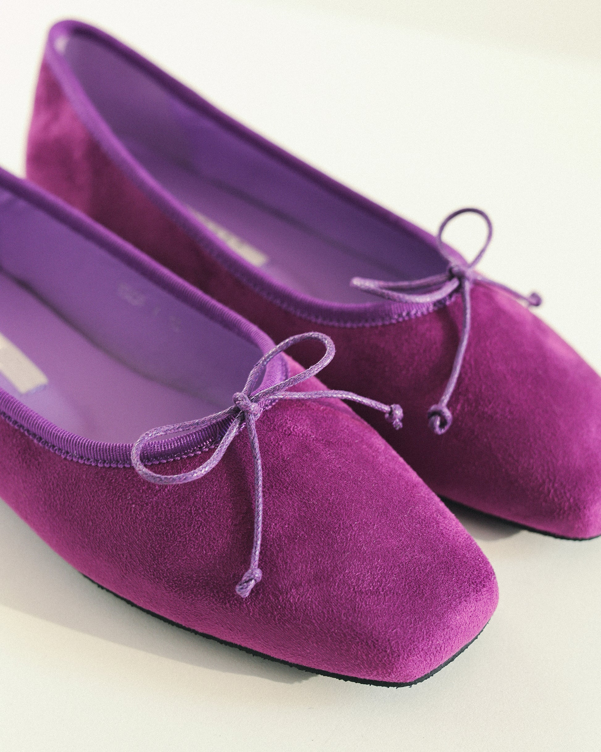 リベリオン スクエアトゥ フラットシューズ、プラム オペラ