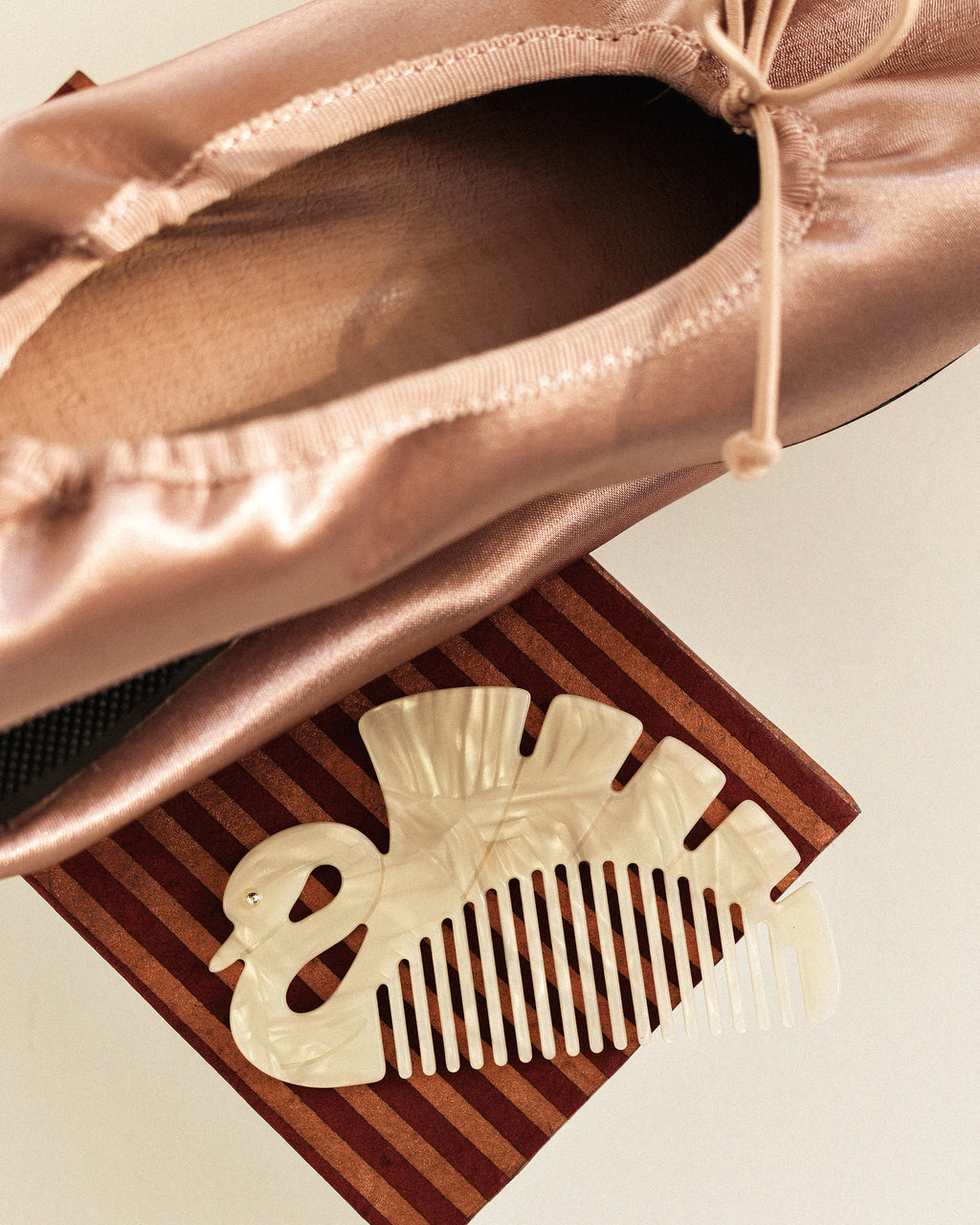 Odette Comb, Swan Lake Pearl