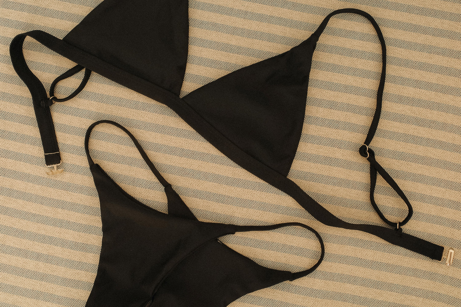 Classic Jet Triangle Bikini, Eleʻele Black