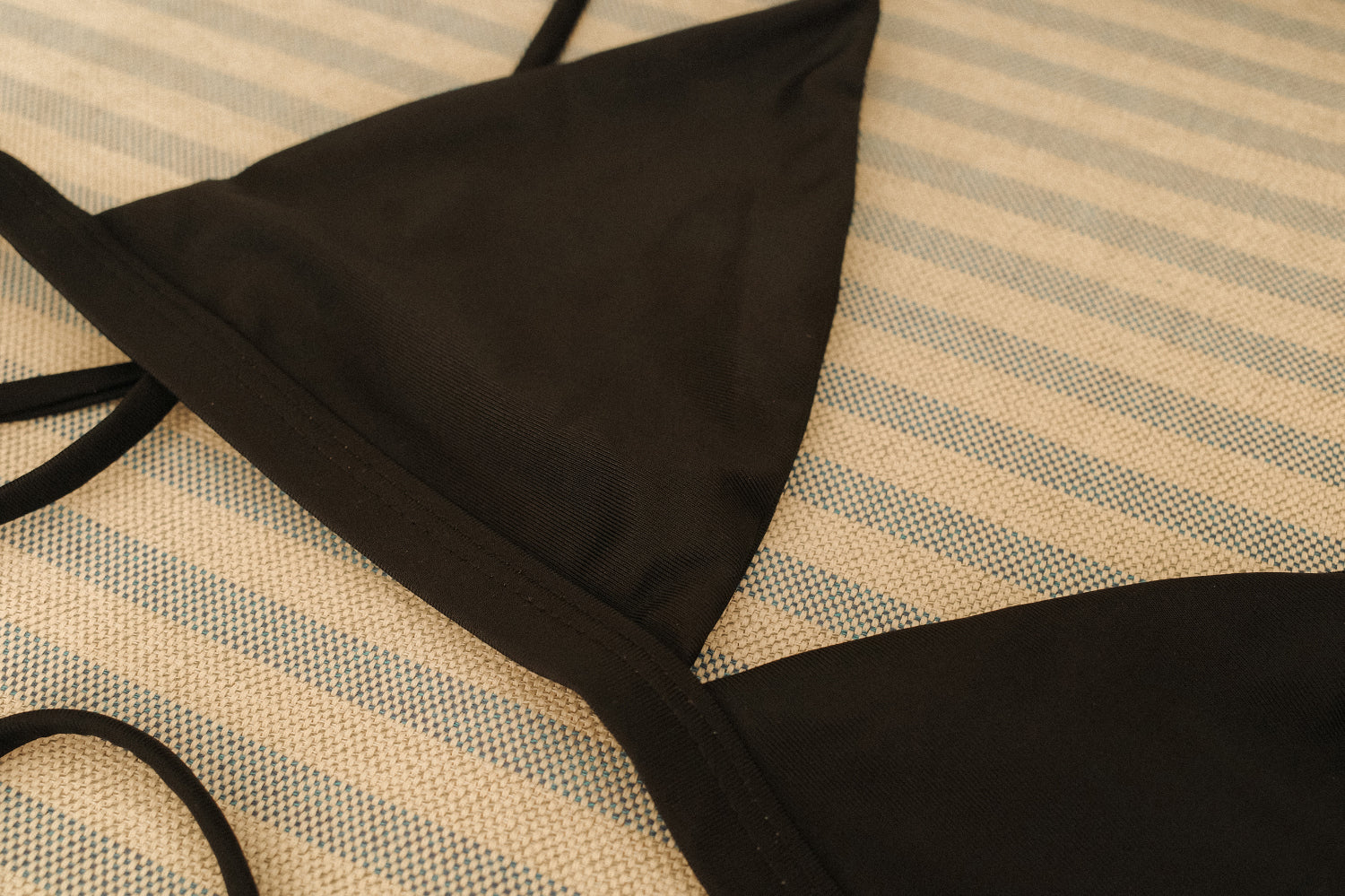 Classic Jet Triangle Bikini, Eleʻele Black